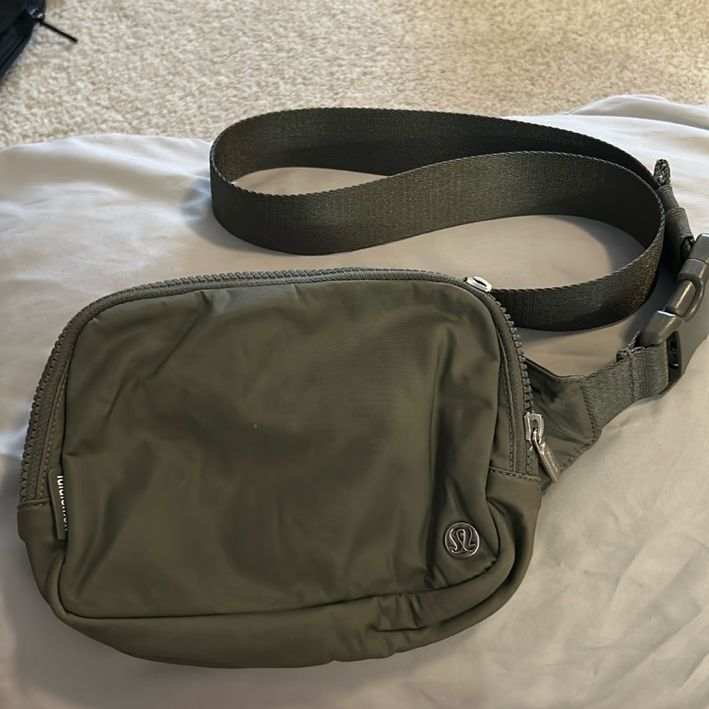 Lululemon belt bag (large)